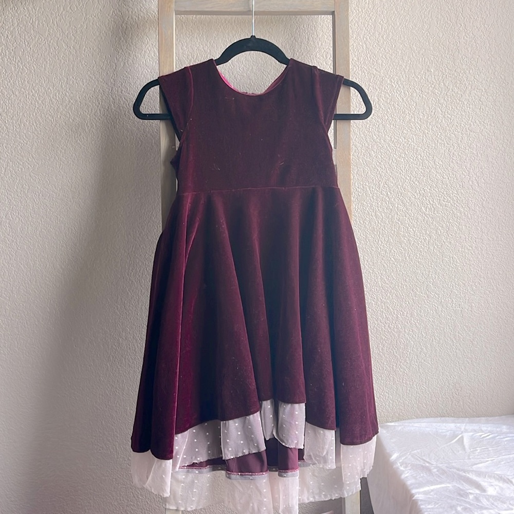 Red velvet | White lace on the bottom | Best for Christmas or formal events |
